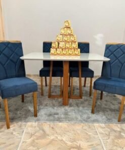 Mesa Pedro 120 Mel/Off White com 4 Cadeiras Stella Veludo Azul – ART ASSENTOS + CLEFATOS DECOR