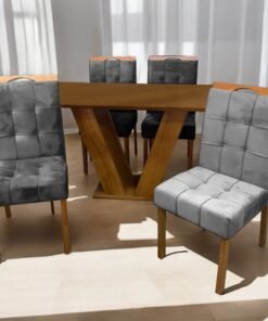 Mesa Classic 120 Cinamomo Laminado com 4 Cadeiras Sophia Mel/Veludo Cinza Grafite – CEL MÓVEIS + WM DECOR