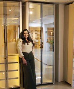 Sapateira Innova 2P Vidro Reflecta com Pes e LED Off White Gelius