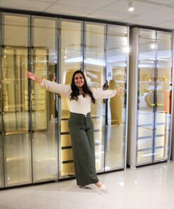 Roupeiro Innova 6 Portas de Vidro Reflecta com LED e Pes Off White Gelius