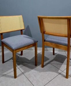 Kit com 2 Cadeiras Berlim Madeira Macica Canela.Linho Cinza Rattan Natural Sala Vip Decoracoes