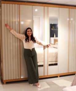 Roupeiro Absolut New Ripado 6P sendo 2P com Espelhos LED e Pes Naturale.Off White Gelius