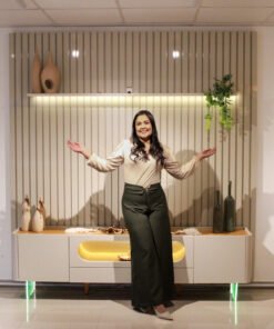 Painel Nobre 230 OFF + Rack Nobre 210 (Pés de Vidro) Off White/Naturale – GELIUS