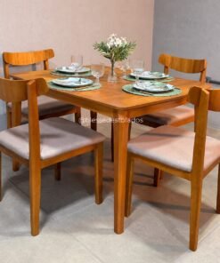 Mesa de Jantar Alegra 120cm×80cm – Cinamomo + 4 Cadeiras Aurora Madeira Maciça - Linho Bege, Cinza e Marrom