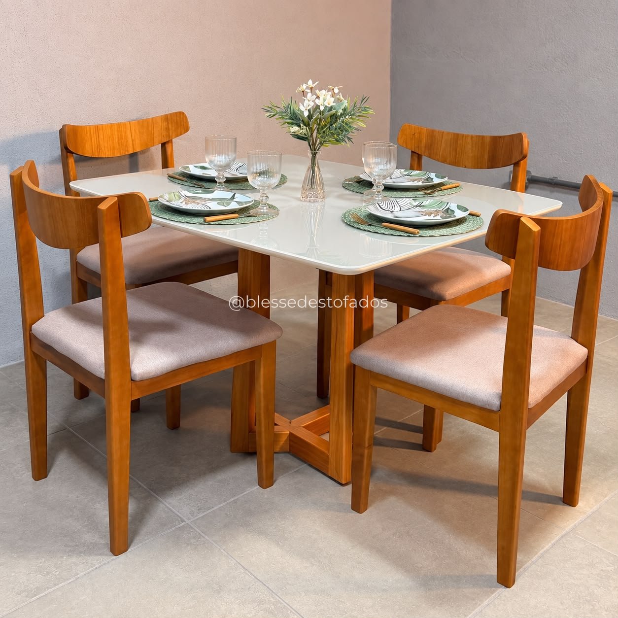 Mesa de Jantar Bali 120cm×80cm C/ Vidro Off/Base Madeira + 4 Cadeiras Aurora Madeira Maciça - Linho - Bege, Marrom e Cinza