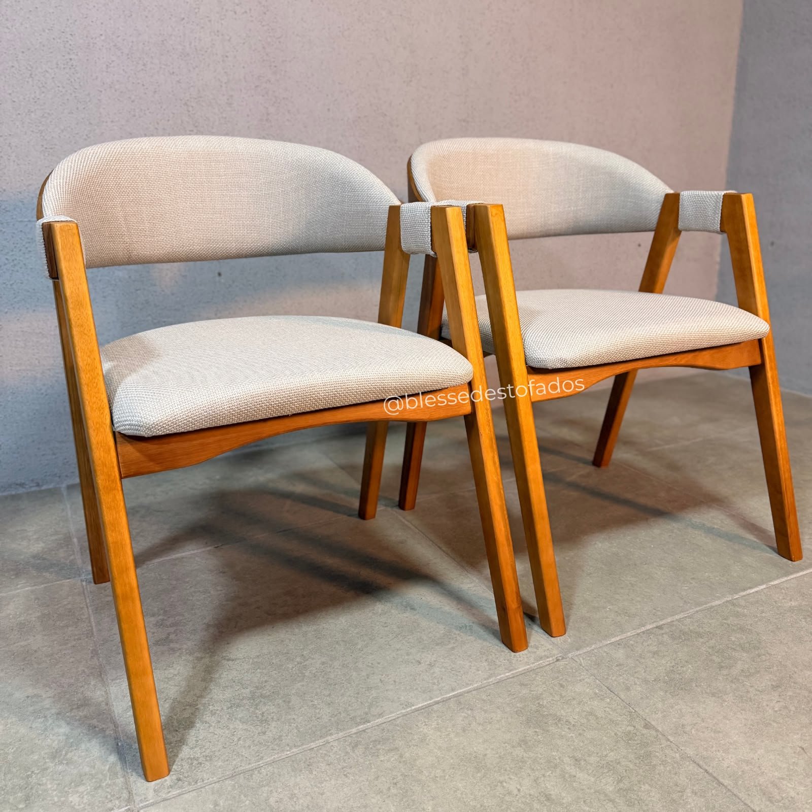 Conjunto Mesa Bali 1,20m x 0,80m Vidro Off White com Base Madeira + 4 Cadeiras Luna - Imagem 7